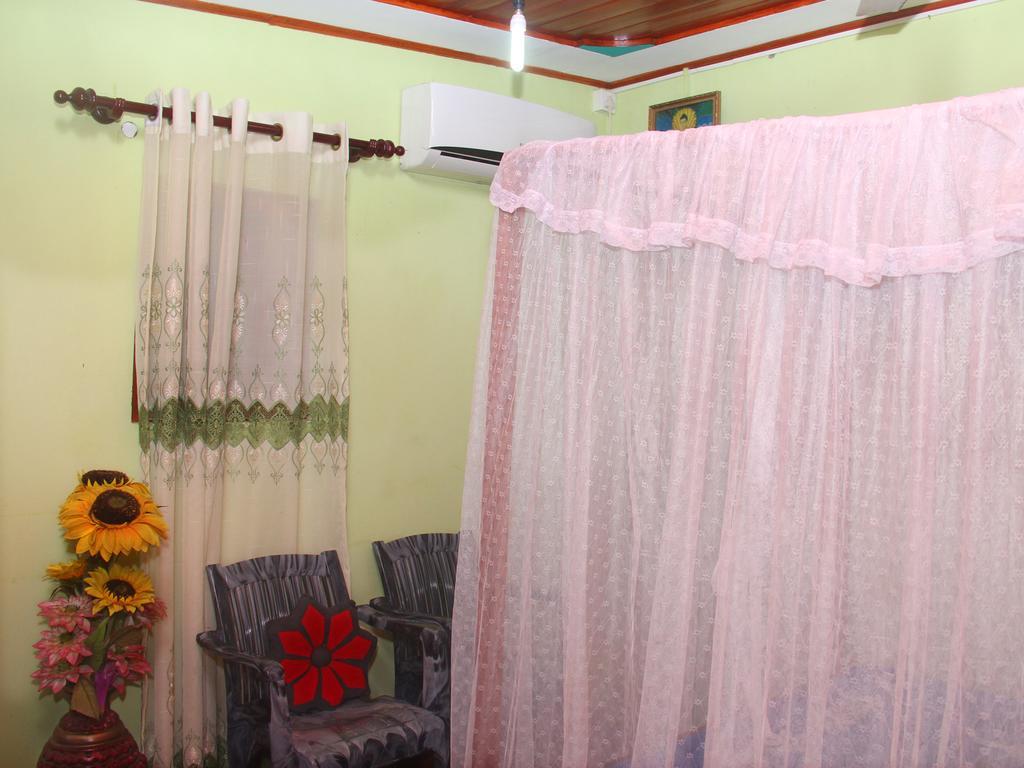 Little Pink House Mirissa Room photo